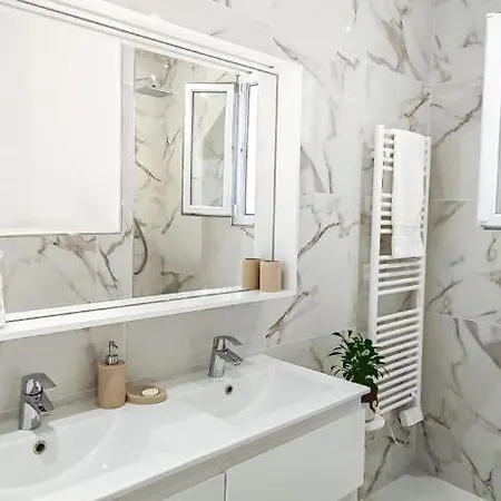 Palmire, Large Terrace With Jacuzzi Available *